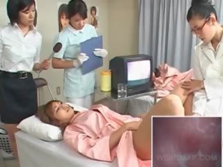 Japanilainen potilas saa karvainen siepata checked at the lääkärit