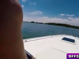 Ein boot voll von dreckig video