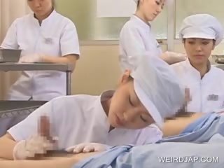 Japans verpleegster slurpen sperma uit van geil lul