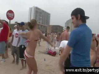 Público misbehaviour playa fiesta adolescentes vid