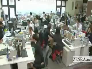 Subtitriem enf japānieši birojs dāmas safety urbis noģērbšana
