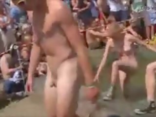 Denmark juveniles + wanita menjalankan telanjang = roskilde festival 2010