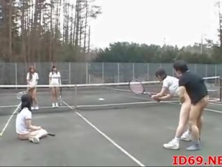 Japanska borrade under tennis spel