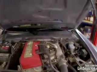 Mobil mechanic fucks sexy, libidinous babes