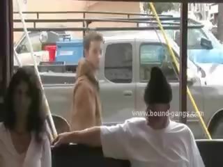 Голям бюст зубър вързани в окови и насилване в bdsm група възрастен филм