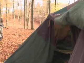 歐元 女朋友 得到 雙 性交 在 一 tent